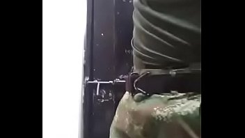 Militar masturbandose en el cuartel