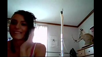 Amateur teen talks on phone while rubbing her pussy on skype