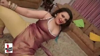 Hot bahbhi dance with big ass moti gand hot dance india