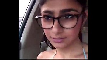 Indian Sexy mia khalifa hot boobs in car - Wowmoyback