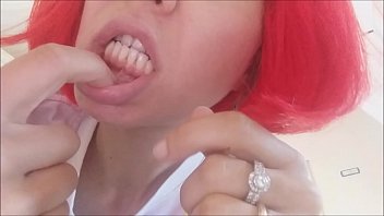 Chantal lets you explore her mouth: teeth, saliva, gums and tongue .. would you like to go in?