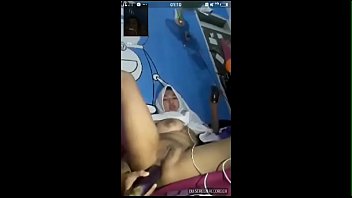 Anak smp pulang sekolah ngocok memek colmek masturbasi dengan terong sampai keluar @ 