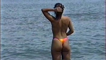 amatorial topless beach girl