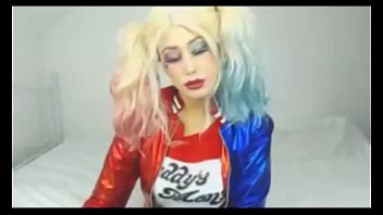 http://Harley-Quinn-Nude.com Cosplay Babe masturbates with baseballbat on webcam as Harley Quinn