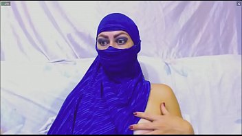 Arabian Babe In Hijab Enjoys Deep Gaping Anal Toying