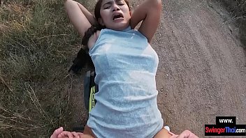 Asian amateur teenie blowjob and fucking outdoors