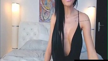 Hot Euro Brunette Smokes & Shows Gymnist Abilitys on Cam